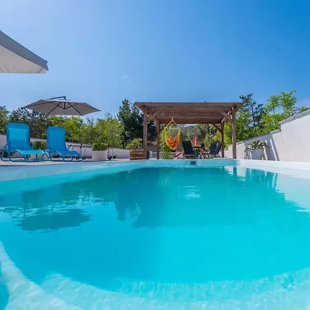 Willa Holiday La Pieda
